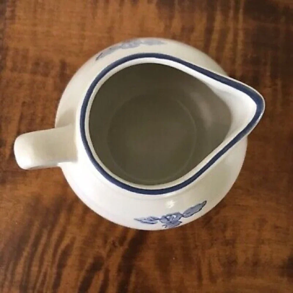 Pfaltzgraff Yorktowne Ceramic Wide Serveware Creamer Pitcher Gravy Boat - Picture 5 of 8